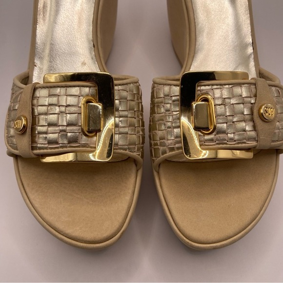 Stuart Weitzman Shoes Womens Size 8.5 Beige Gold Wedge Sandals Slides Buckle - Picture 5 of 15